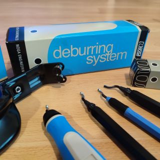 Odihlovacie nástroje, alebo aj škrabáky sa využívajú na odihlovanie, zrážanie hrán alebo vyrovnanie povrchov na obrobkoch...